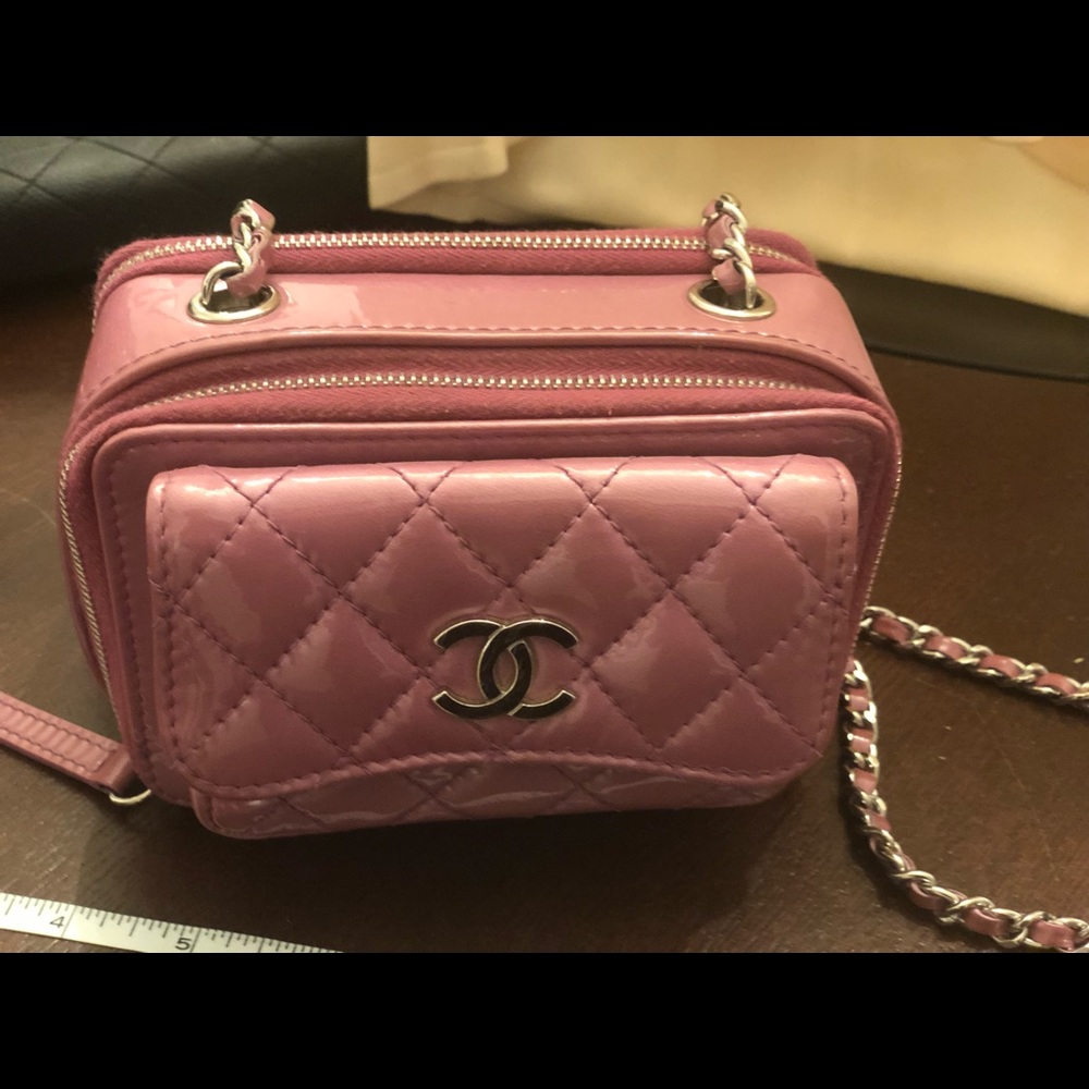 Crossbody Chanel camera case bag